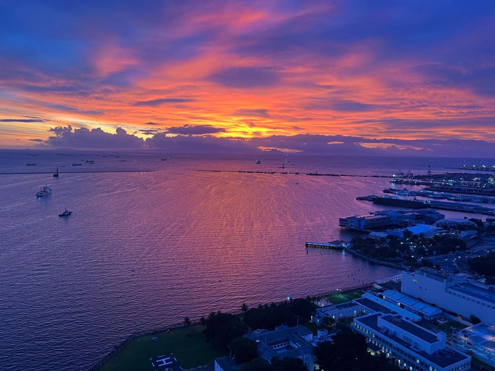 Sunset House Roxas Bay Apartment มะนิลา ภายนอก รูปภาพ